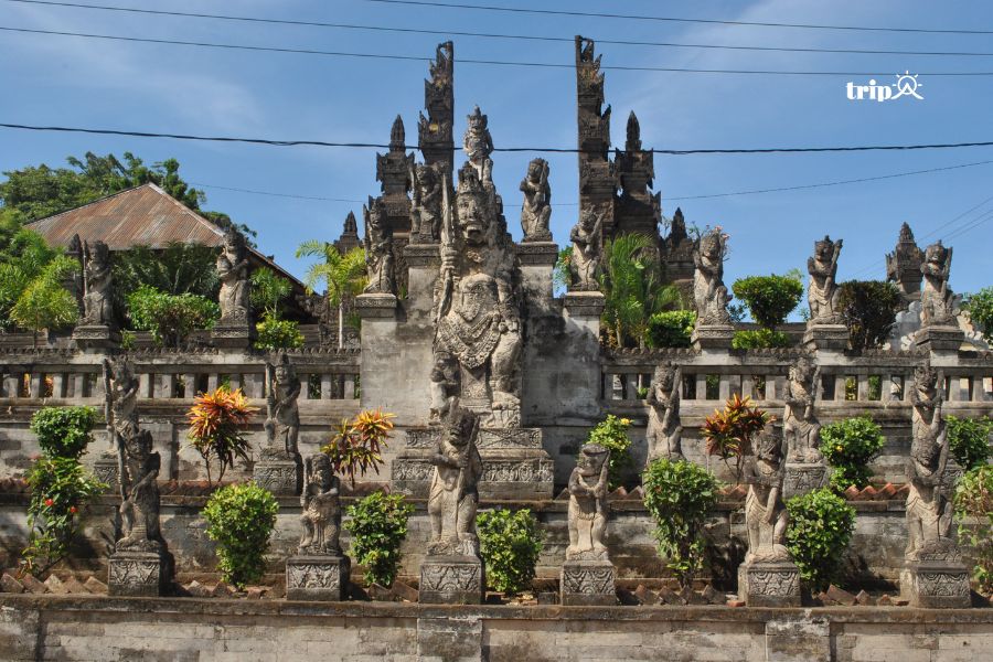 PURA MEDUWE KARANG -tripa