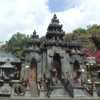 PURA PULAKI, NGÔI ĐỀN CÓ VẺ ĐẸP HUYỀN BÍ