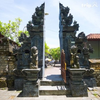 TẠI SAO CÁC NGÔI ĐỀN BALI THƯỜNG XÂY BẰNG ĐÁ NÚI LỬA?